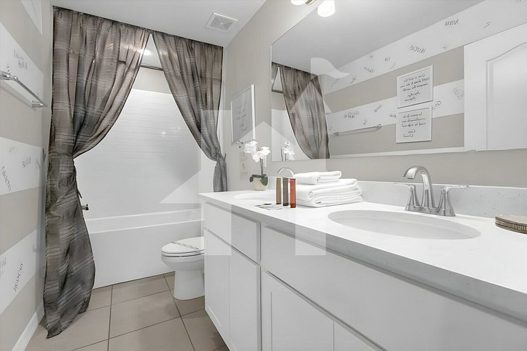 Cozy 3BR Home Near Disney & Outlets