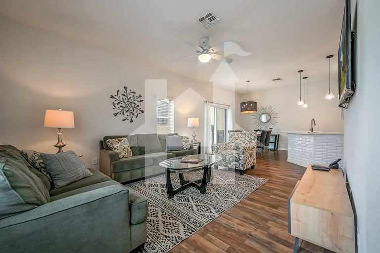4BR Townhome w/Pool near Disney