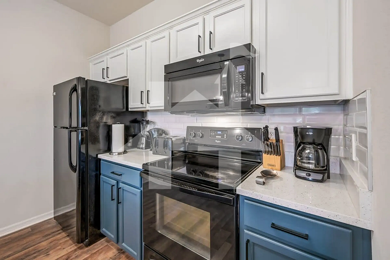 4BR Townhome w/Pool near Disney
