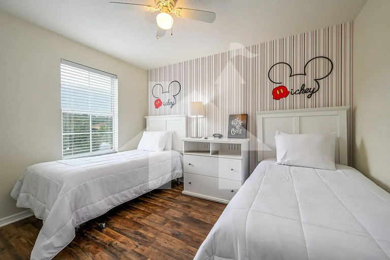 4BR Townhome w/Pool near Disney