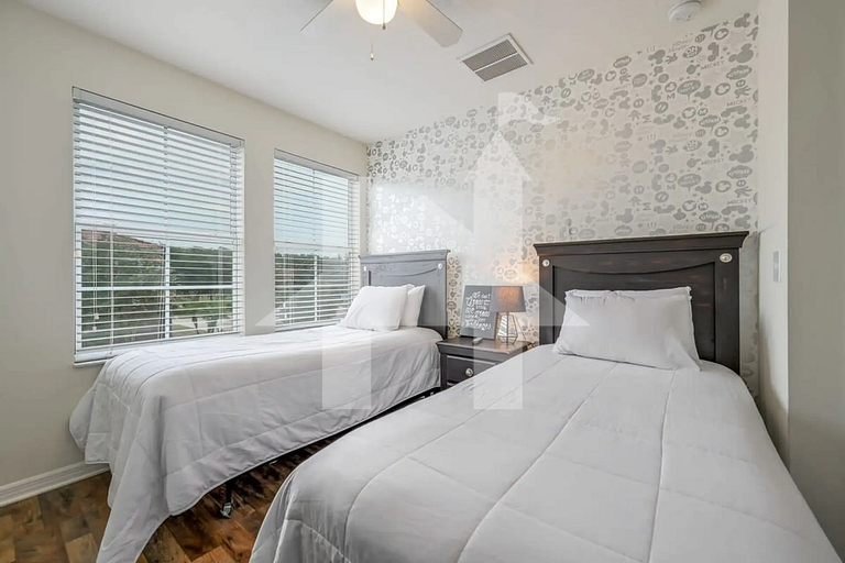 4BR Townhome w/Pool near Disney
