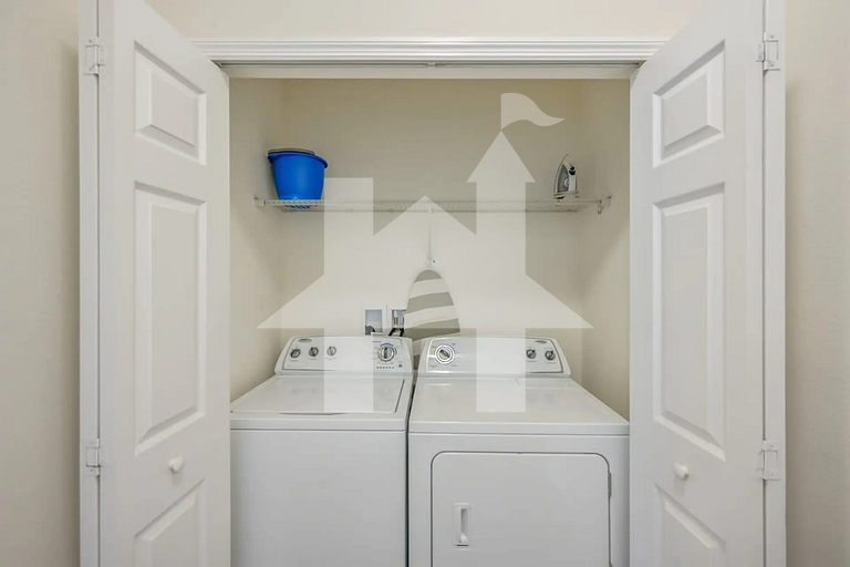4BR Townhome w/Pool near Disney