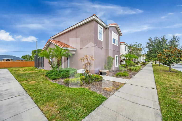 4BR Townhome w/Pool near Disney