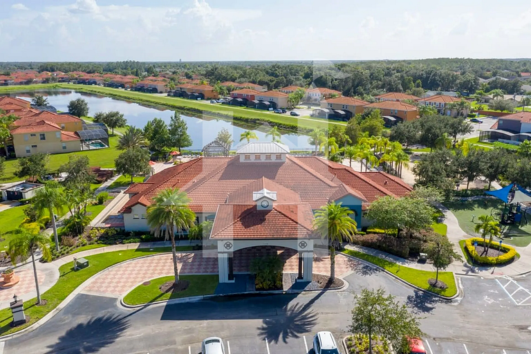4BR Townhome w/Pool near Disney