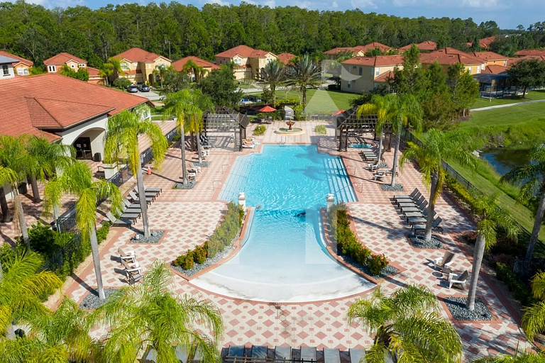 4BR Townhome w/Pool near Disney