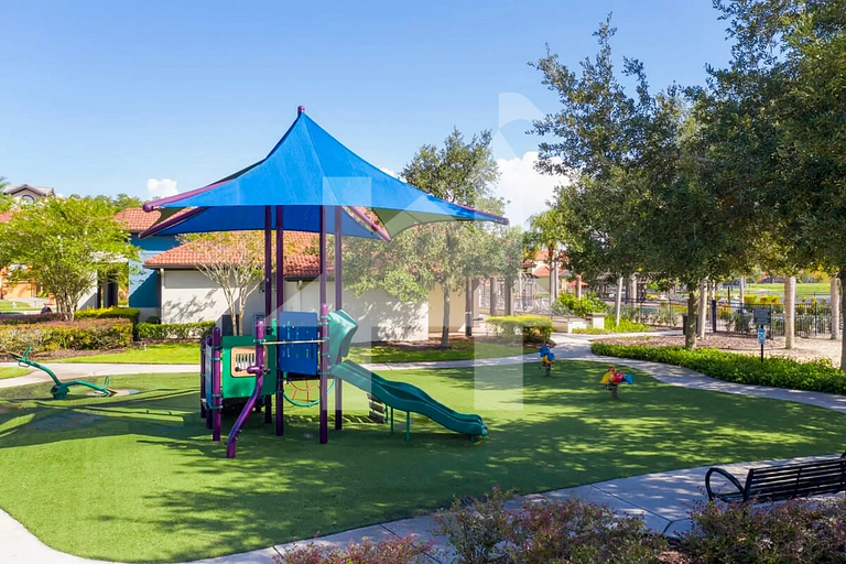 4BR Townhome w/Pool near Disney