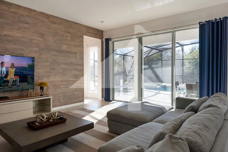 Luxury Retreat with Private Pool & Spa