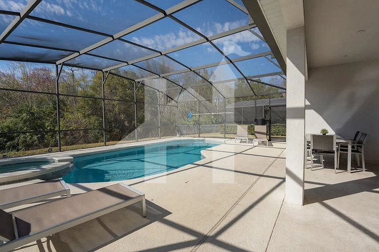 Luxury Retreat with Private Pool & Spa