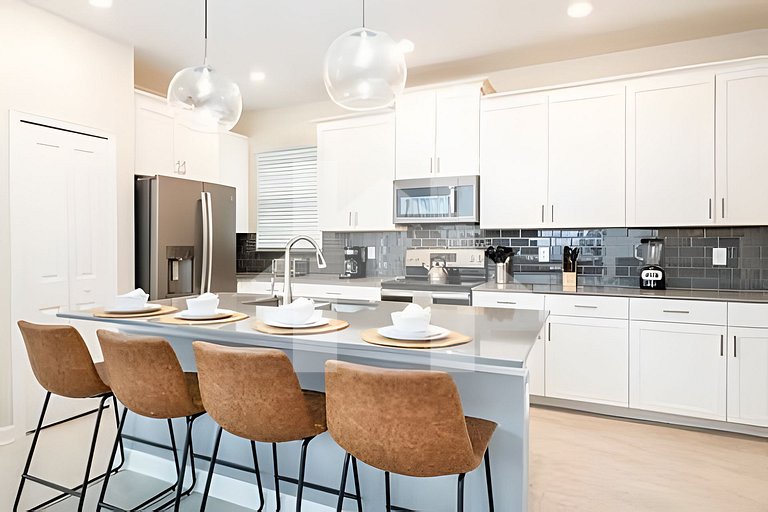 Magical 5BR Home / Pool & Themed Rooms near Disney
