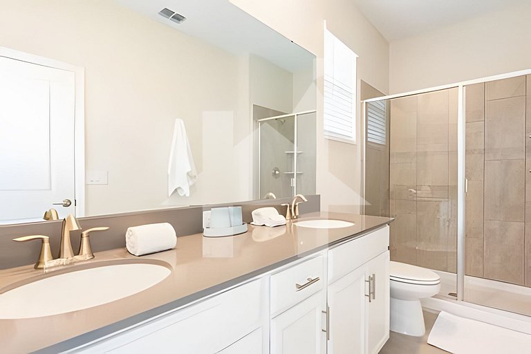 UNE - CGH5 1093 · Magical 5BR Home / Pool & Themed Rooms nea