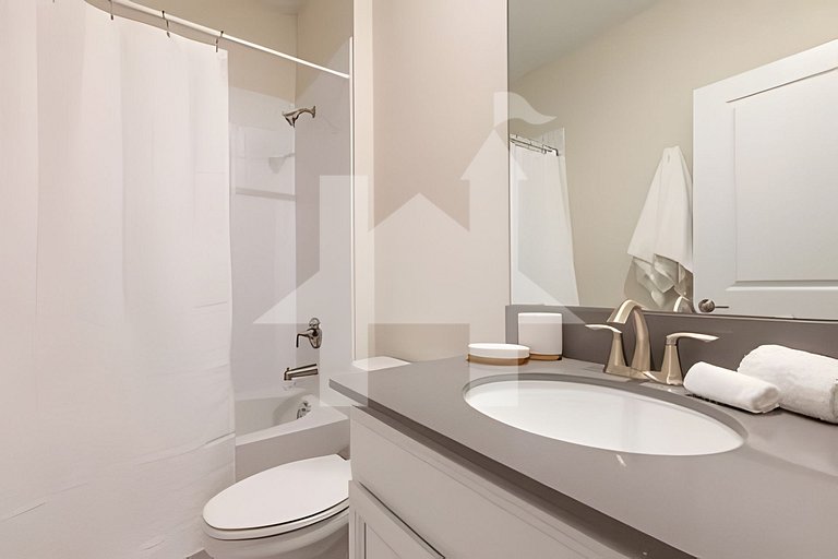 UNE - CGH5 1093 · Magical 5BR Home / Pool & Themed Rooms nea