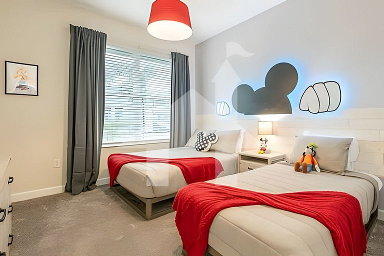 UNE - CGH5 1093 · Magical 5BR Home / Pool & Themed Rooms nea
