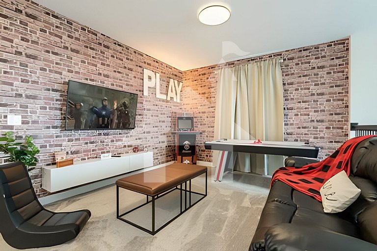 UNE - CGH5 1093 · Magical 5BR Home / Pool & Themed Rooms nea