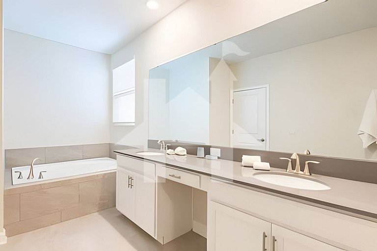 UNE - CGH5 1093 · Magical 5BR Home / Pool & Themed Rooms nea