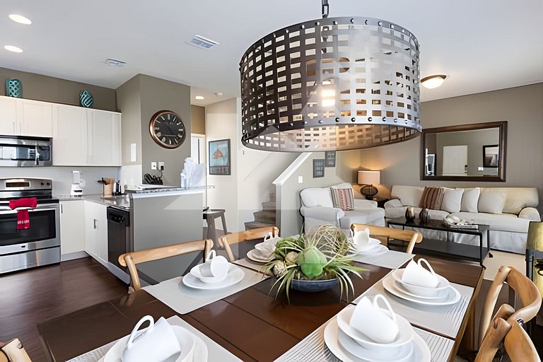 Townhouse 4Q em Storey Lake com Piscina