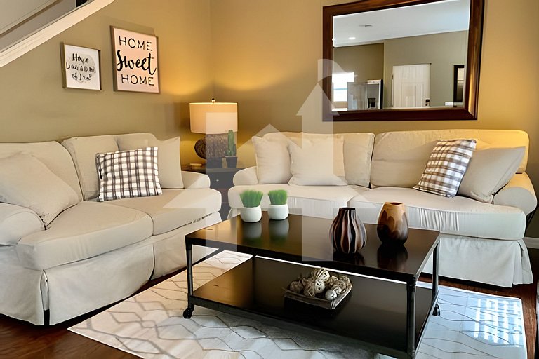 Townhouse 4Q em Storey Lake com Piscina