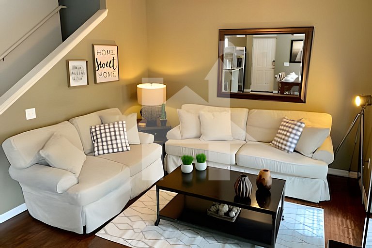 Townhouse 4Q em Storey Lake com Piscina