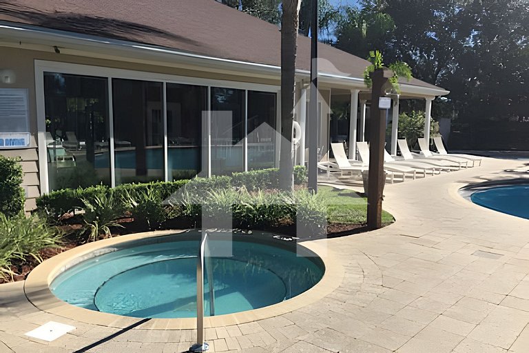 Townhouse 4Q em Storey Lake com Piscina