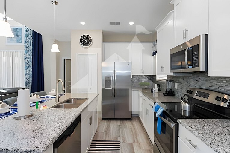 Solterra Villa De Tommaso 5BR w Pool & Games