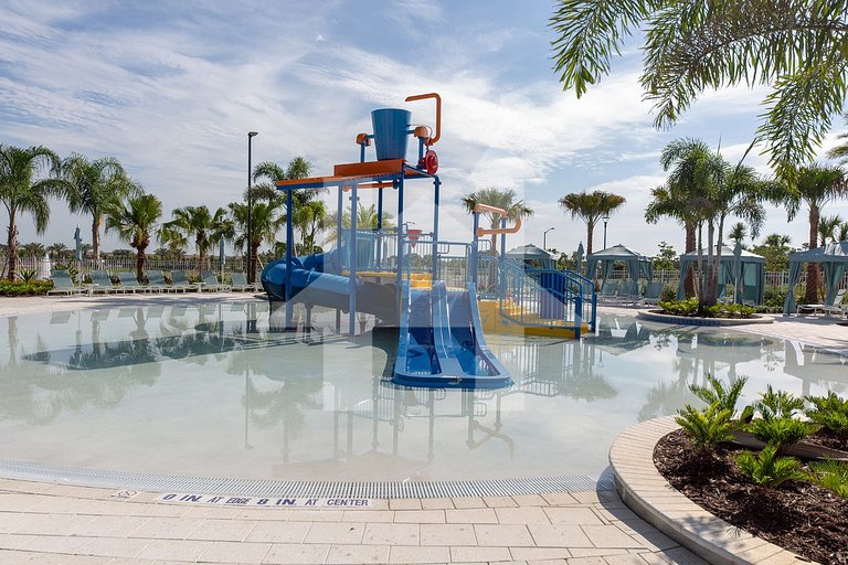 3BD/3.5BA Retreat with Private Pool Solara Resort