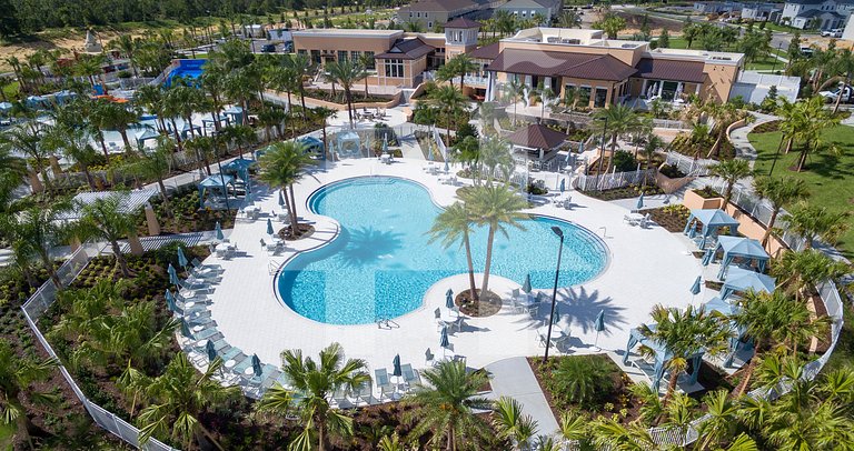 3BD/3.5BA Retreat with Private Pool Solara Resort