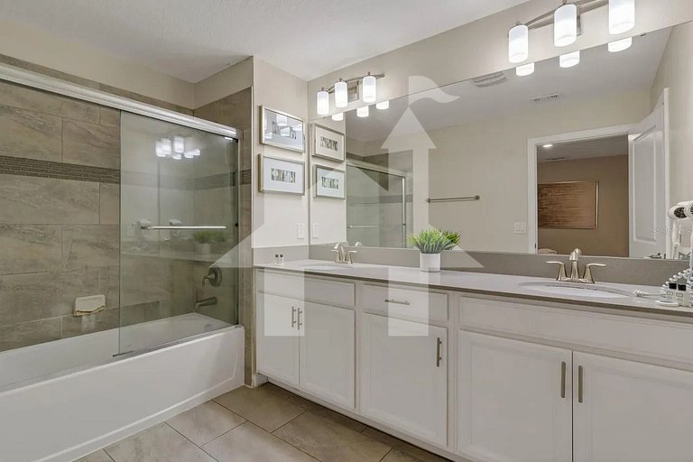 Vacation Home Near Disney, 5 bedrooms