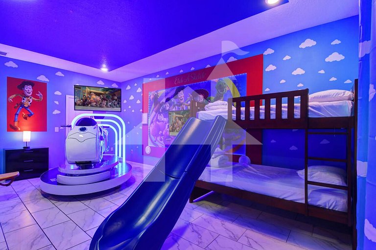 Vacation Home Near Disney, 9 bedrooms