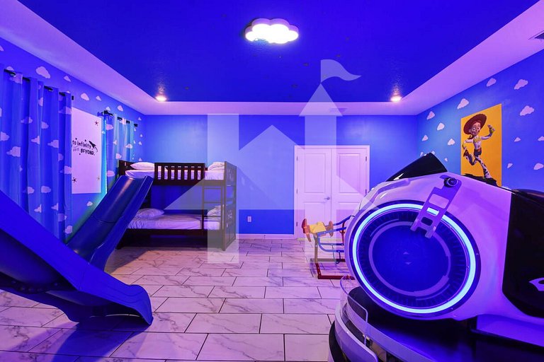 Vacation Home Near Disney, 9 bedrooms