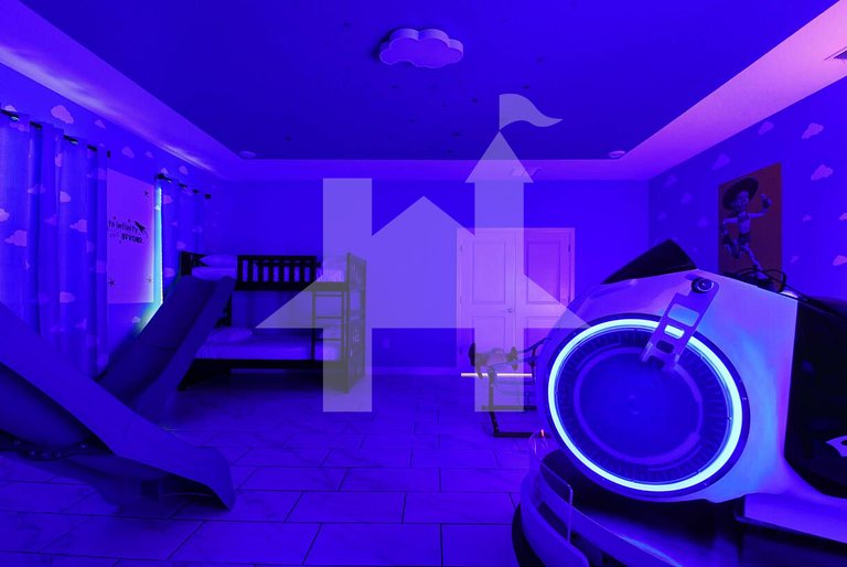 Vacation Home Near Disney, 9 bedrooms