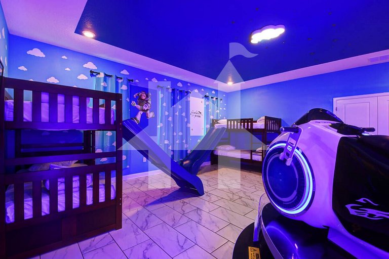 Vacation Home Near Disney, 9 bedrooms