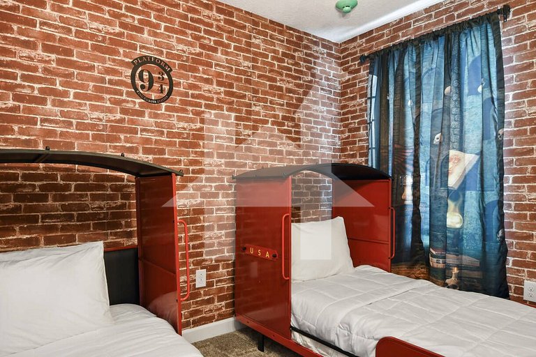 Vacation Home Near Disney, 9 bedrooms