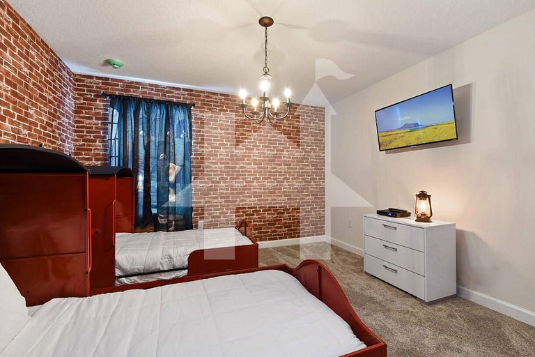 Vacation Home Near Disney, 9 bedrooms