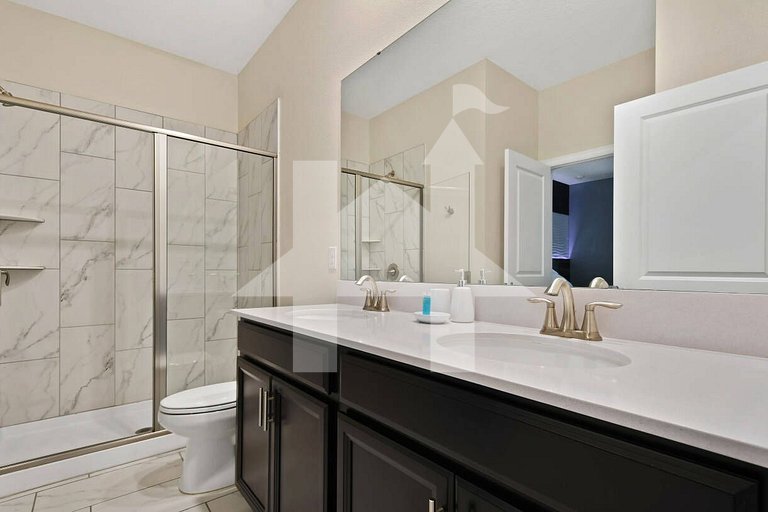 Vacation Home Near Disney, 9 bedrooms