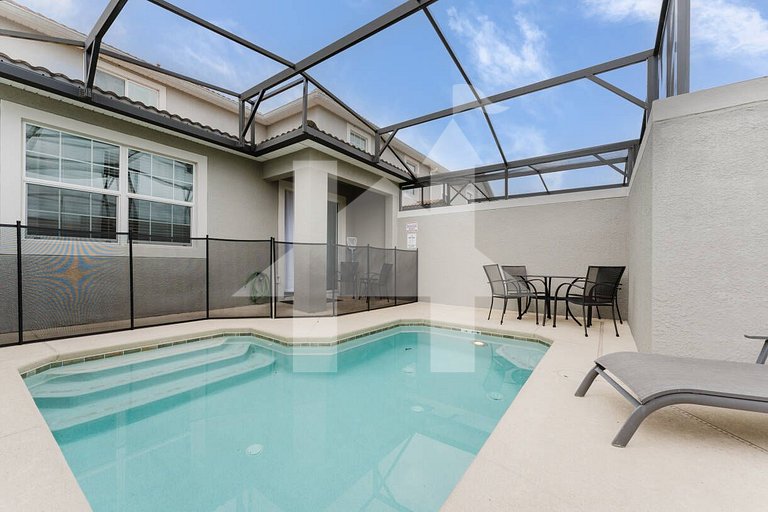 5-Bedroom House with Private Pool