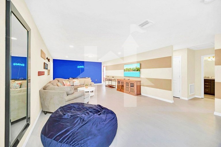 Vacation Home Near Disney, 8 bedrooms