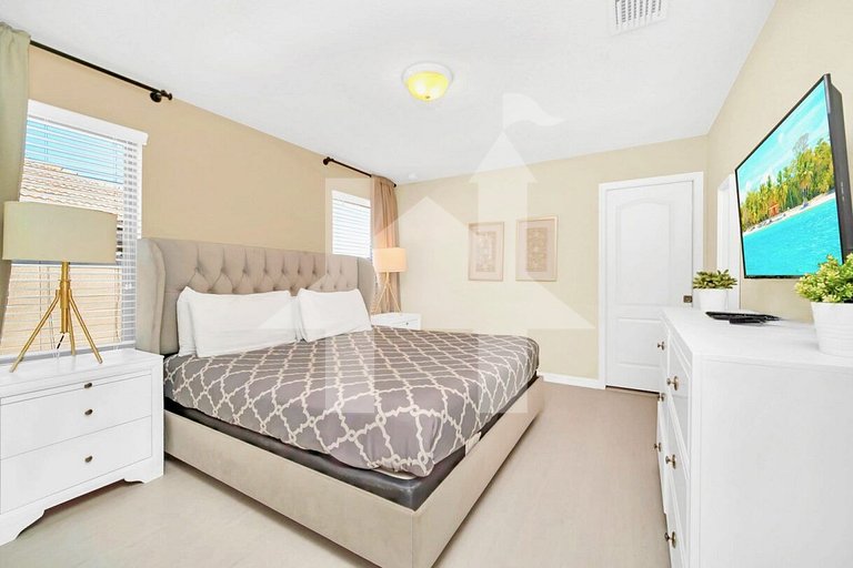 Vacation Home Near Disney, 8 bedrooms