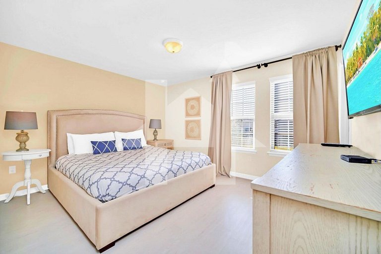 Vacation Home Near Disney, 8 bedrooms