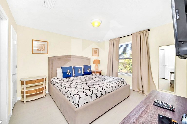 Vacation Home Near Disney, 8 bedrooms