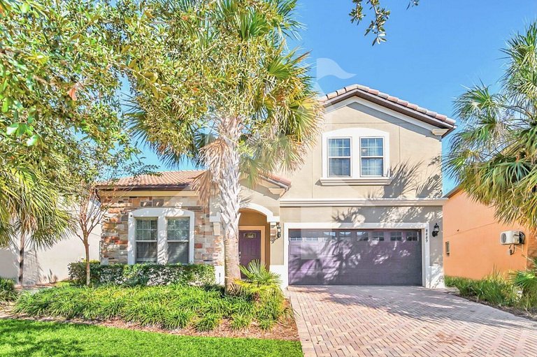 Vacation Home Near Disney, 8 bedrooms