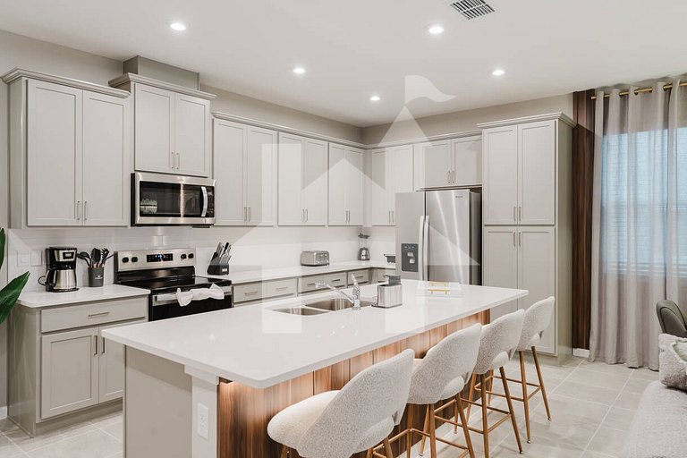 Luxury 6BR Villa near Disney with Pool