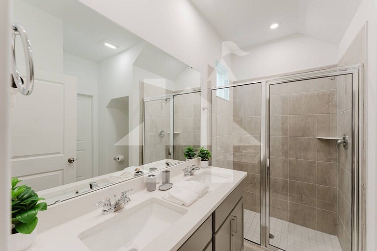 Luxury 6BR Villa near Disney with Pool