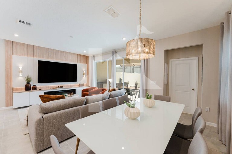 Luxury 6BR Home with Pool | Solara Resort