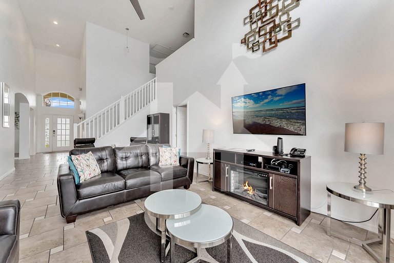 Lake View Home w/ Private Pool & 5BR – Near Disney