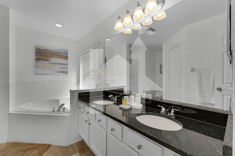 Lake View Home w/ Private Pool & 5BR – Near Disney