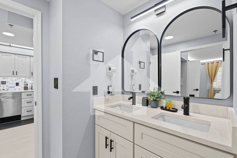 StaySky Orlando | Family Suite w/ Kitchen
