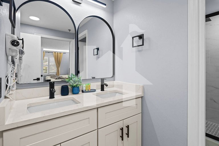 StaySky Orlando | Family Suite w/ Kitchen