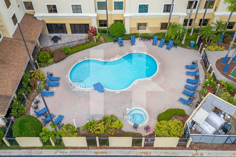 StaySky Orlando | Family Suite w/ Kitchen