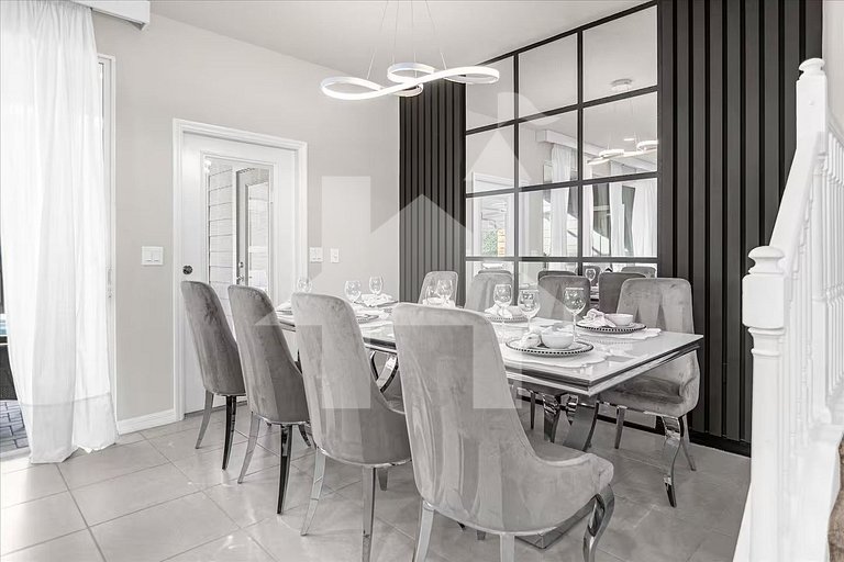 Vacation Home Near Disney, 5 bedrooms