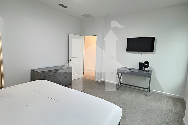Vacation Home Near Disney, 6 bedrooms