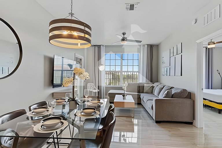 Stylish 3BR Vista Cay Condo Near Parks & Pool